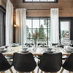 Ski-in & Out Skyline Penthouse By Hilla Lägenhet