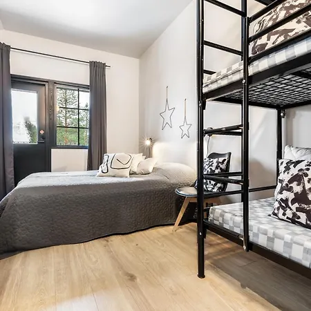 Ski-in & Out Skyline Penthouse By Hilla Apartamento