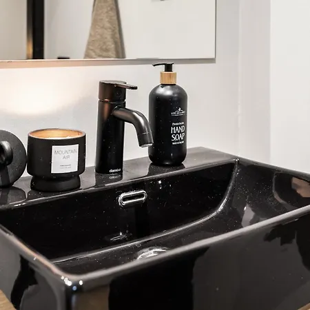 Ski-in & Out Skyline Penthouse By Hilla