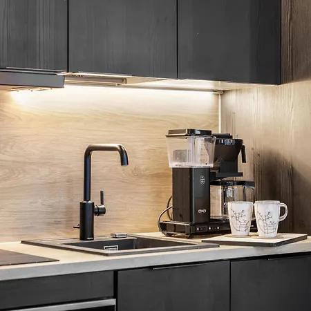 Ski-in & Out Skyline Penthouse By Hilla Apartamento