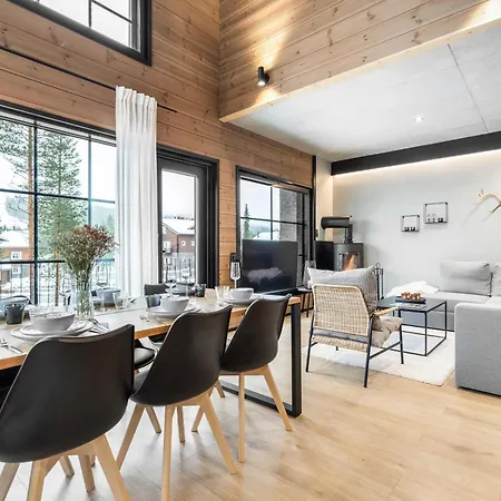 Ski-in & Out Skyline Penthouse By Hilla Apartamento