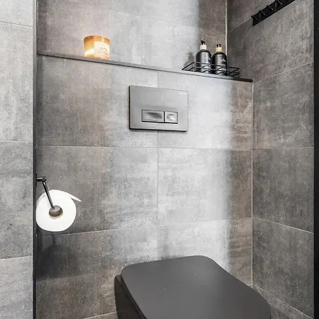 Ski-in & Out Skyline Penthouse By Hilla * Levi