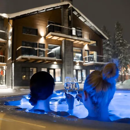 Ski-in & Out Skyline Penthouse * 列维
