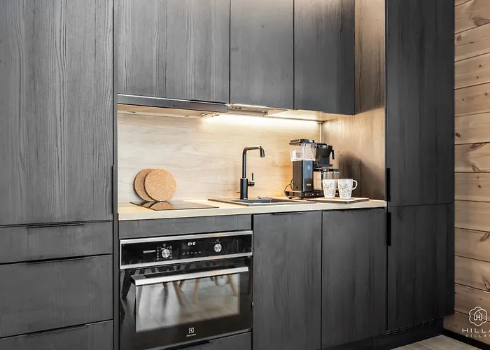 Ski-in & Out Skyline Penthouse By Hilla * ليفي