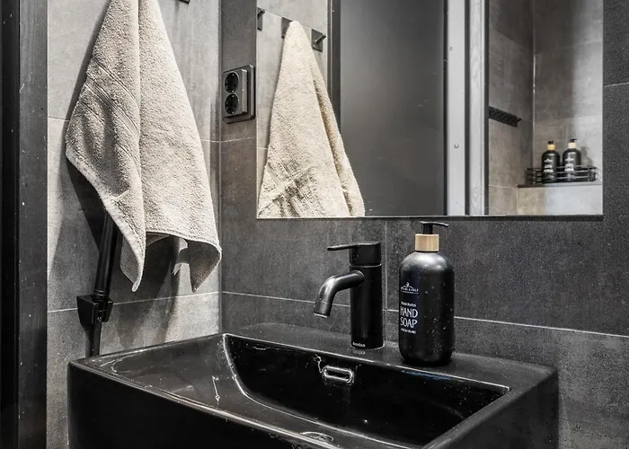 Ski-in & Out Skyline Penthouse By Hilla شقة