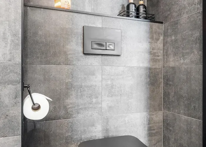 Ski-in & Out Skyline Penthouse By Hilla * ليفي